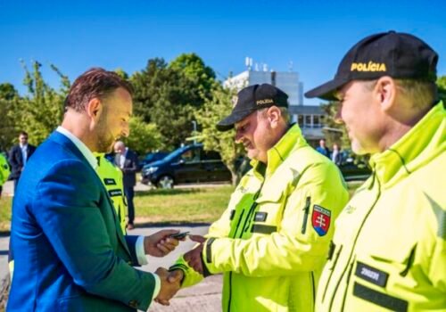 Dopravná polícia dostala 79 nových áut, ministerstvo vnútra hlási výraznú úsporu pri nákupe