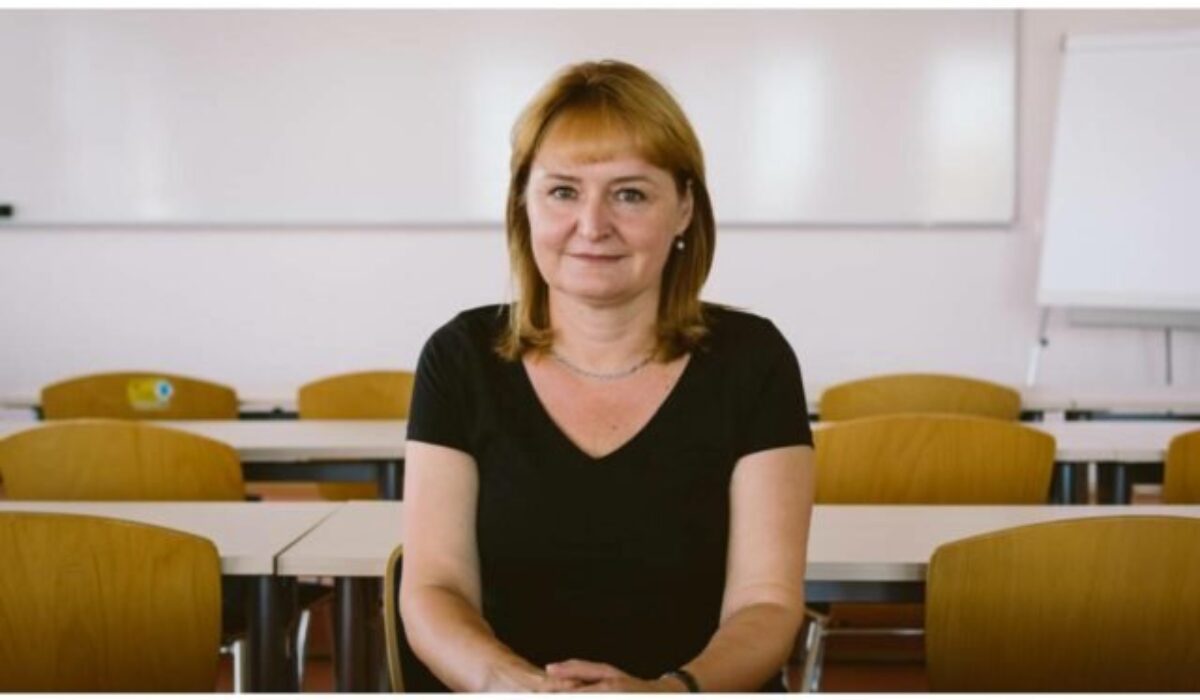 Ambis prepisuje históriu. Stáva sa najväčšou súkromnou univerzitou