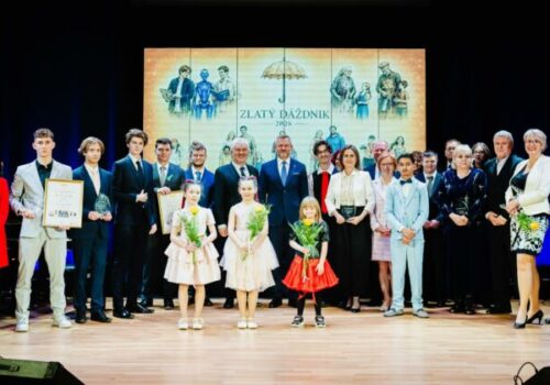 Každé dieťa má právo na plnohodnotný život, uviedol Pellegrini na odovzdávaní cien Zlatý dáždnik – VIDEO, FOTO