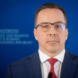 Odborári varujú pred krokmi vlády, zamestnanci môžu prísť o benefity aj časť ochrany
