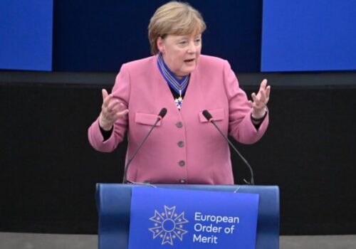 Merkelová v europarlamente vyzvala EÚ na pokračovanie regulácie sociálnych sietí a AI