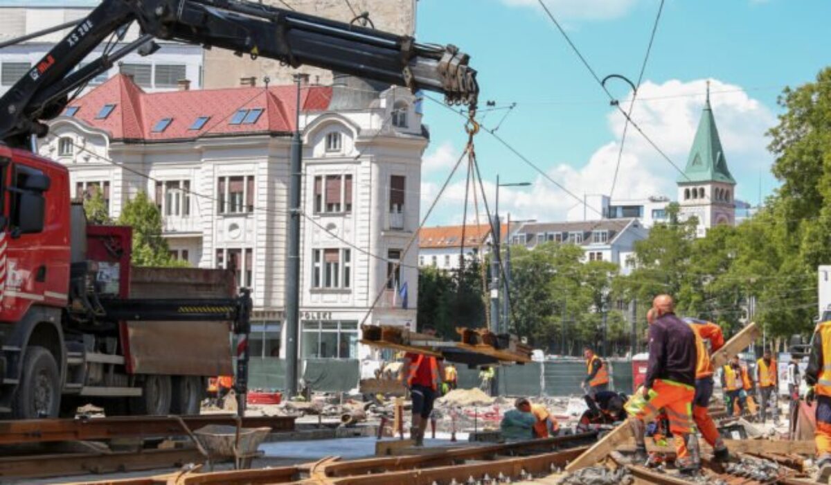Top foto dňa (20. máj 2026): Prijatia u prezidenta SR, projekt Živé námestie, ebola v Kongu a vypustenie rysa