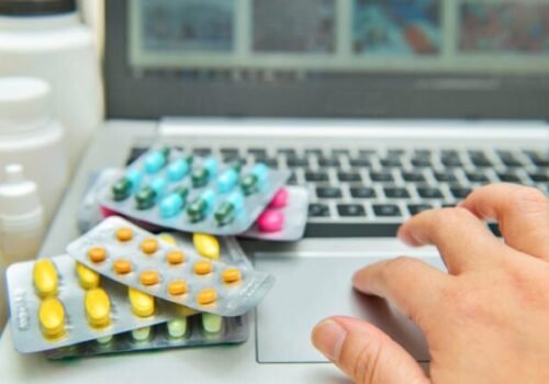 Mladíci z Oždian majú zdravotné ťažkosti po užití látok, ktoré si objednali cez internet