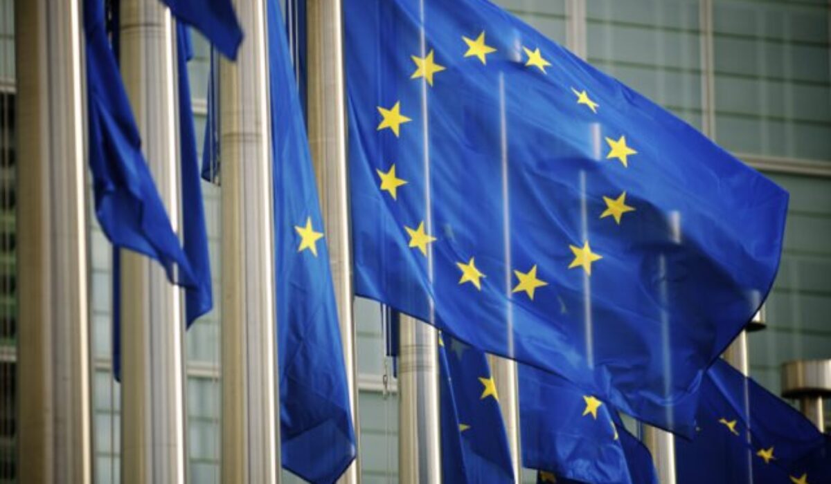 Rokovania EÚ o migračných „návratových centrách“ pokračujú druhým dňom