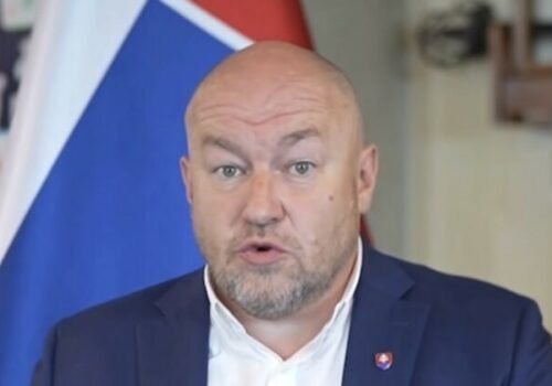Anticenu Homofób roka môže získať aj Huliak za vyjadrenia na účet homosexuálov. Medzi nominovanými sú aj Gröhling, Uhrík a Fehérváry