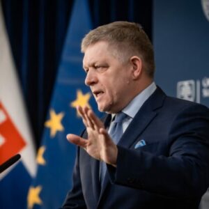 Vláda pošle prorastové opatrenia do parlamentu, avizuje Fico. Neublížia ani nepomôžu, komentuje PS