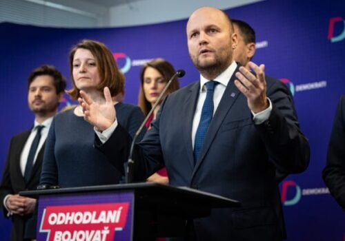 Prieskum poslal stranu Demokrati mimo parlamentu a ukázal tesný súboj medzi Progresívnym Slovenskom a Smerom