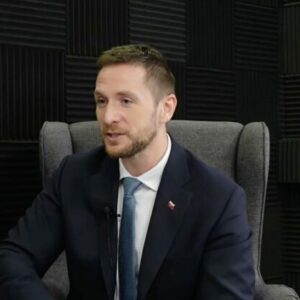 Ficova zahraničná politika je dvojtvárna, europoslanci Smeru sú podľa Uhríka bez vplyvu – VIDEO