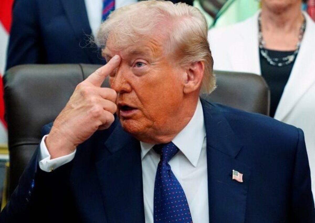 Trump čelil ďalšiemu bezpečnostnému incidentu. Ozbrojený muž strieľal pri Bielom dome, tajná služba útočníka zastrelila