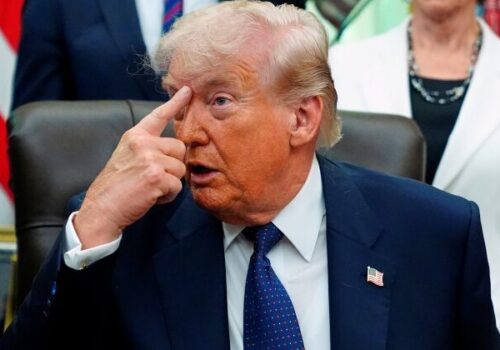 Trump čelil ďalšiemu bezpečnostnému incidentu. Ozbrojený muž strieľal pri Bielom dome, tajná služba útočníka zastrelila