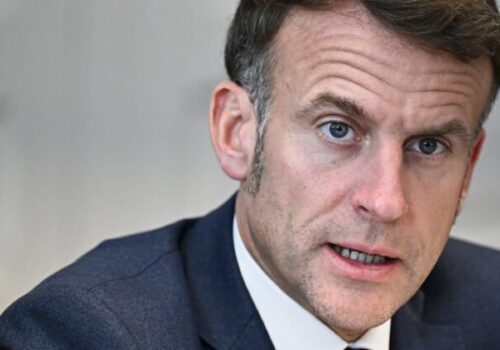 Macron varoval Lukašenka pred zapojením sa do ruskej vojny proti Ukrajine, zdôraznil riziká pre Bielorusko