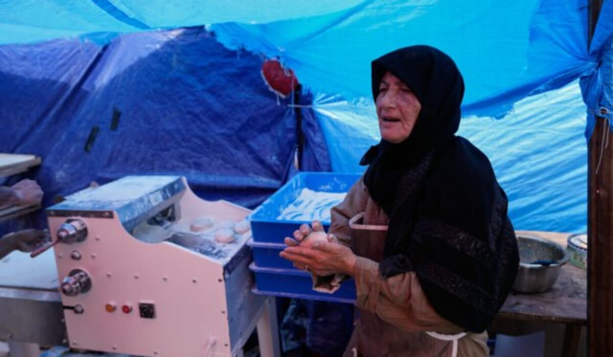 40216_lebanon_feeding_the_displaced_23119-640x420.jpg Izraelské útoky pokračovali v Libanone aj napriek prímeriu, zahynuli ďalší ľudia