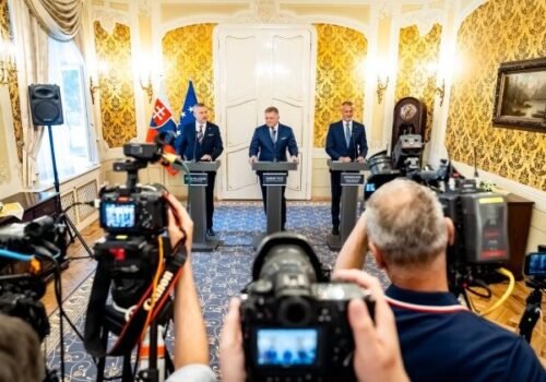 Pellegrini nevníma koaličnú krízu, ktorá by si vyžadovala jeho zásah. Fico sa vyjadril aj k SNS a Tarabovi – VIDEO, FOTO