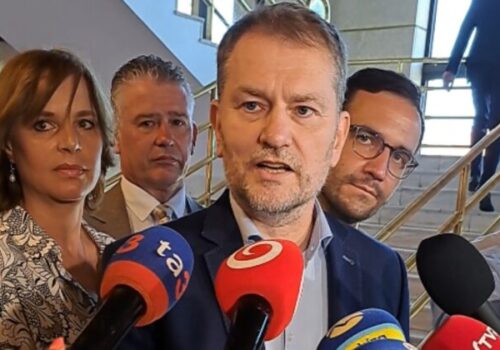 Matoviča bude riešiť výbor pre jeho nemiestne správanie a slovné ataky na chodbe parlamentu. Šéf Hnutia Slovensko to označil za šikanu – VIDEO