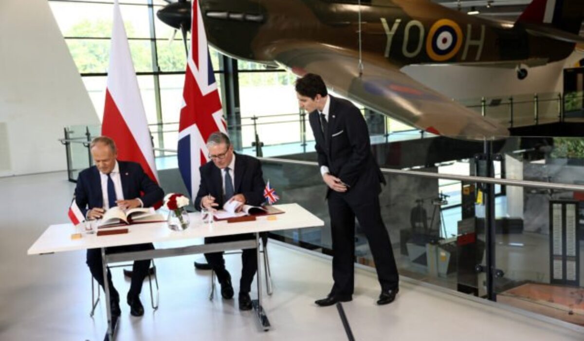 Británia a Poľsko podpísali obranný pakt proti rastúcej ruskej hrozbe