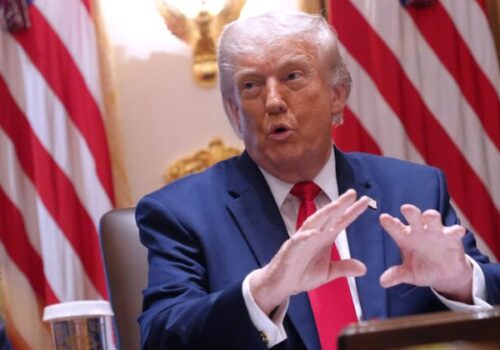 Irán a USA sa približujú k dohode o ukončení vojny, spory však pretrvávajú