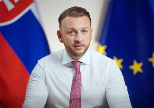 Šutaj Eštok odmieta siahať na peniaze bezpečnostných zložiek, minister reaguje na Šimečkovo tvrdenie o výsluhových dôchodkoch – VIDEO