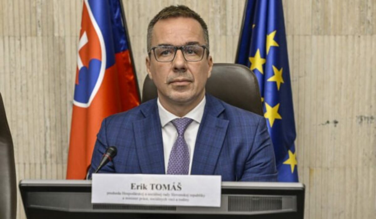 Tomášovo ministerstvo po kritike liberálov prízvukovalo, že opatreniami chce zabrániť zneužívaniu náhradnej starostlivosti – VIDEO