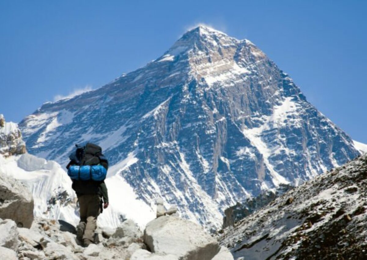 Američan prekonal rýchlostný rekord výstupu na Mount Everest