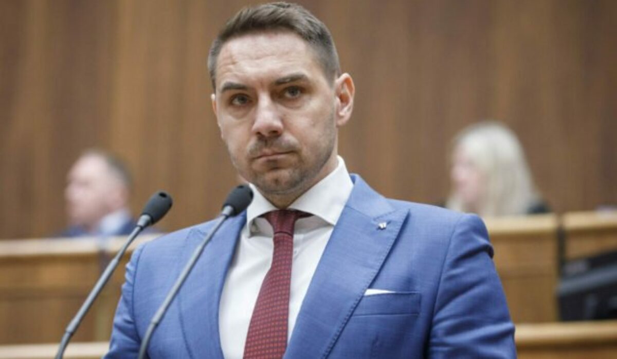 Gyimesi reaguje na Gubíka a jeho spoluprácu s PS: Zakomplexovaný samček, ktorý po prehre Orbána skočil do náručia progresívcov