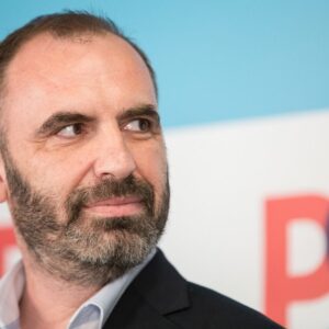 Štefunko: Ruský plyn budeme odoberať, ale najprv ho porazíme na fronte!
