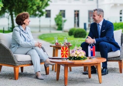 Pellegrini prijal prezidentku Severného Macedónska, rokovali o rozširovaní EÚ aj energetickej bezpečnosti – VIDEO, FOTO