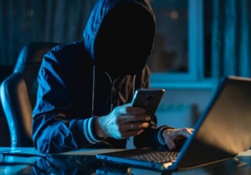 Podvodníci pripravili ženu o takmer 30-tisíc eur, predstavili sa ako policajt a pracovník NBS