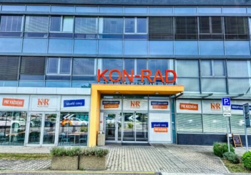 KON-RAD prináša službu Vyklikaj a vyzdvihni: nákup si vyklikáte online a vyzdvihnete pripravený – bez čakania na meškajúceho kuriéra či zdĺhavého hľadania tovaru v predajni