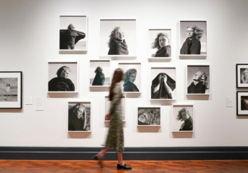 Top foto dňa (3. jún 2026): Portréty Marilyn Monroe, domáca politika, Mars a plavenie dreva v Rakytove