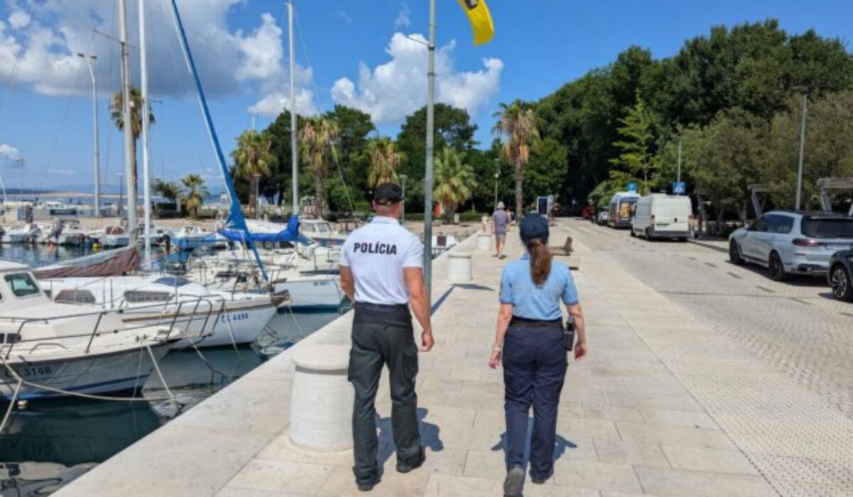 41275_policajti-640x420.jpg Slovenskí policajti budú občanom SR v Chorvátsku pomáhať aj počas tohtoročnej letnej sezóny