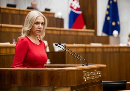 Na Slovensko vrhajú ďalší tieň aj negatívne tvrdenia zo zahraničia. Stala sa Saková výrazným Putinovým spojencom?
