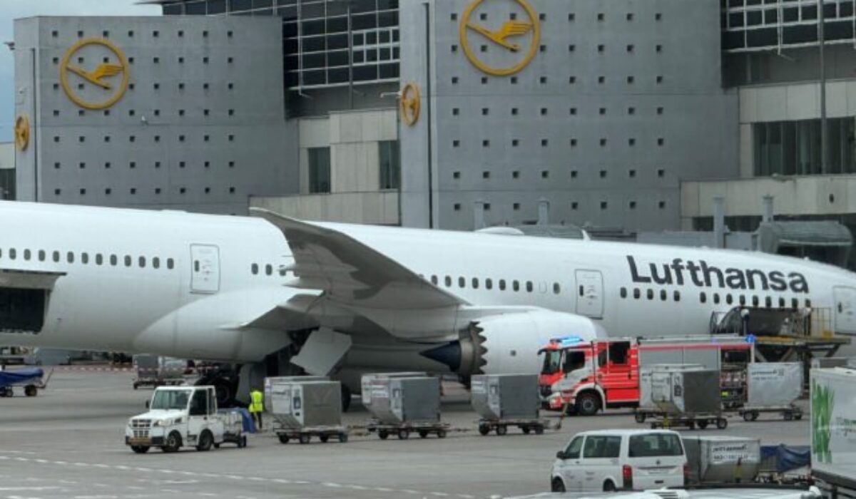 Dreamliner spoločnosti Lufthansa klesol vo Frankfurte nad Mohanom na nos