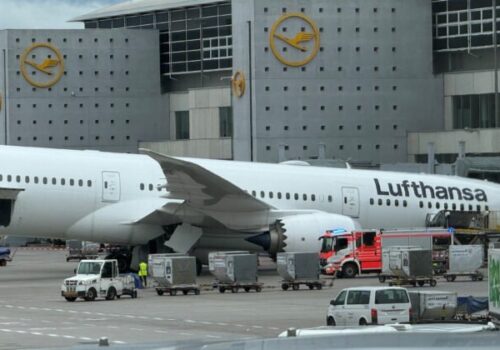 Dreamliner spoločnosti Lufthansa klesol vo Frankfurte nad Mohanom na nos