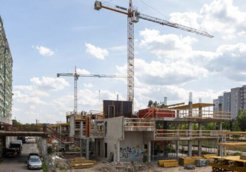 Top foto dňa (4. jún 2026): Výstavba City Parku Petržalka, havária lietadla, jazero Sylvenstein a vlajka Izraela