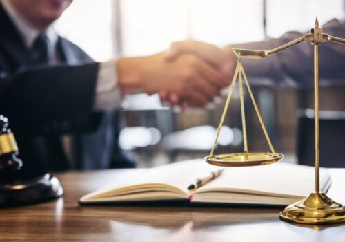 Vláda cez prorastové opatrenia oslabuje register partnerov verejného sektora, upozorňujú advokáti