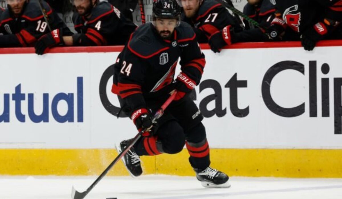 Carolina v NHL vyrovnala stav finálovej série o Stanleyho pohár, hrdinom predĺženia sa stal Jarvis – VIDEO