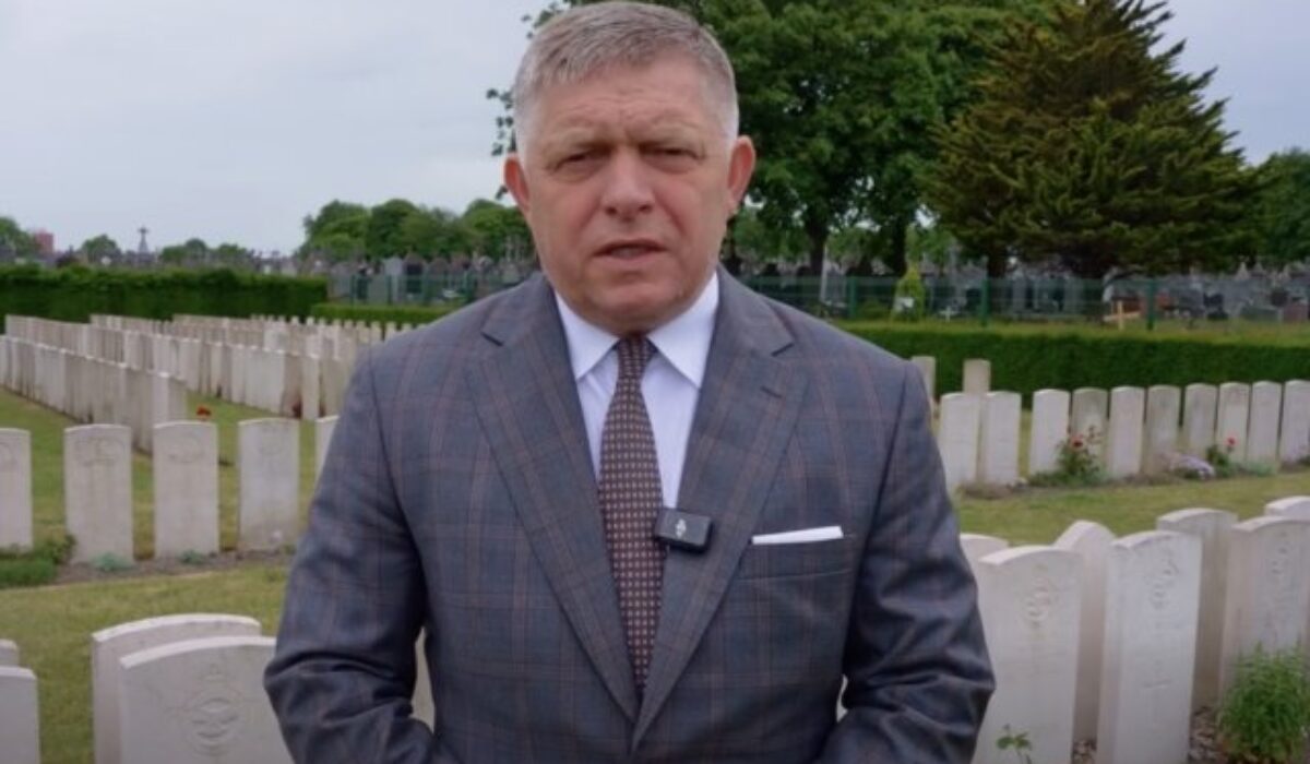 Fico si vo Francúzsku uctil československých vojakov, pripomenul aj oslobodenie Slovenska – VIDEO