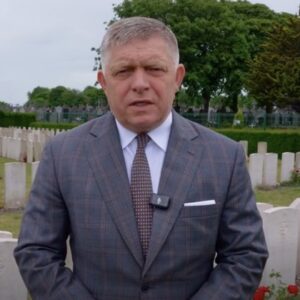 Fico si vo Francúzsku uctil československých vojakov, pripomenul aj oslobodenie Slovenska – VIDEO