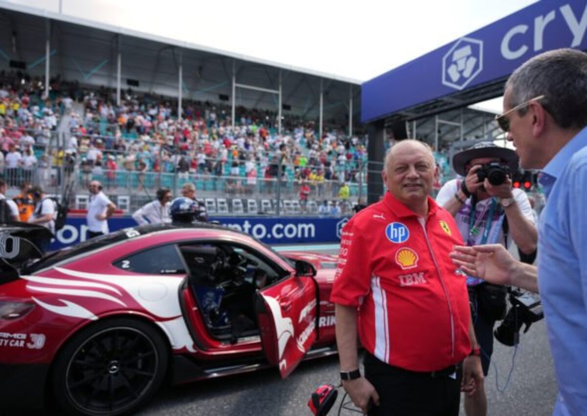 Vasseura z Ferrari v sobotu hospitalizovali, v nedeľu však nechýbal v boxoch počas Veľkej ceny Monaka