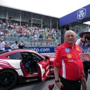 Vasseura z Ferrari v sobotu hospitalizovali, v nedeľu však nechýbal v boxoch počas Veľkej ceny Monaka