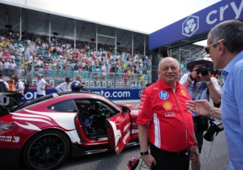 Vasseura z Ferrari v sobotu hospitalizovali, v nedeľu však nechýbal v boxoch počas Veľkej ceny Monaka