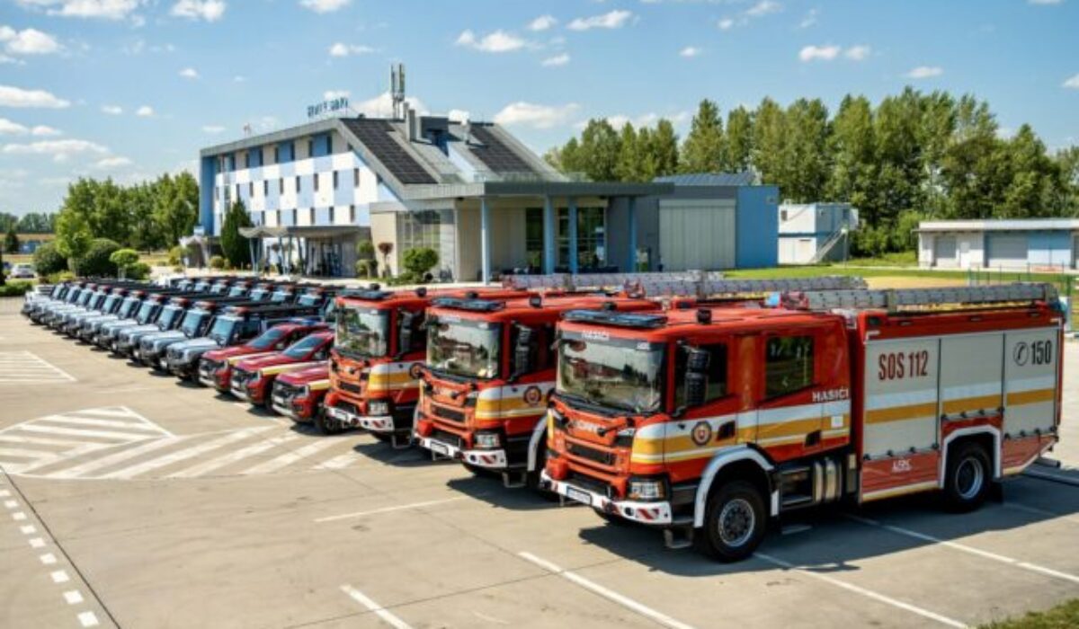 Ministerstvo vnútra odovzdalo hasičom a policajtom novú techniku na plnenie úloh v teréne