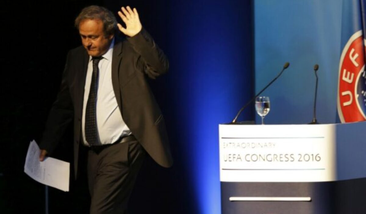 Platini žaluje Infantina v dlhodobom spore v boji o post prezidenta FIFA. Konflikt sa stal pred viac ako dekádou