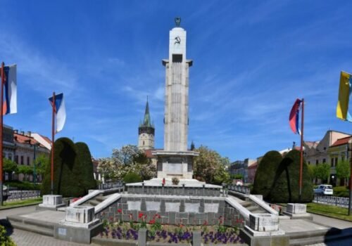 Prešov dostal pokutu tisíc eur za vianočné stánky pri pamätníku, voči rozhodnutiu sa plánuje odvolať