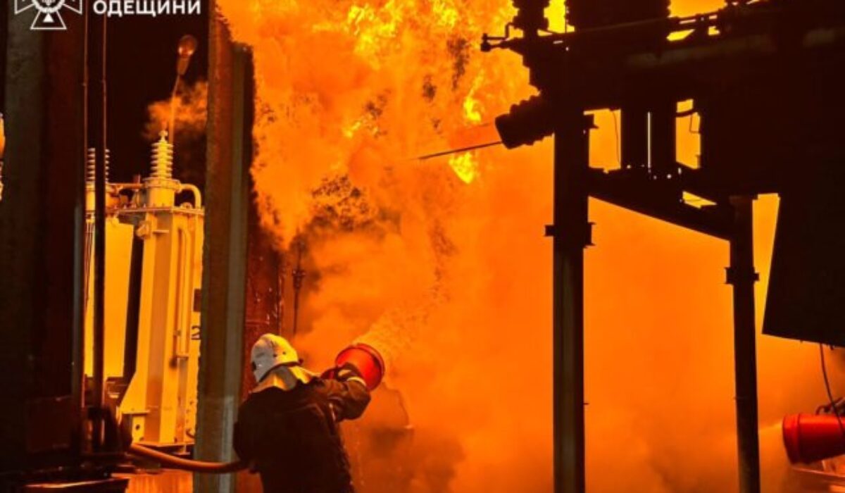 Krym a ruský ropný priemysel zasiahli nočné útoky, hlásené sú explózie aj požiare