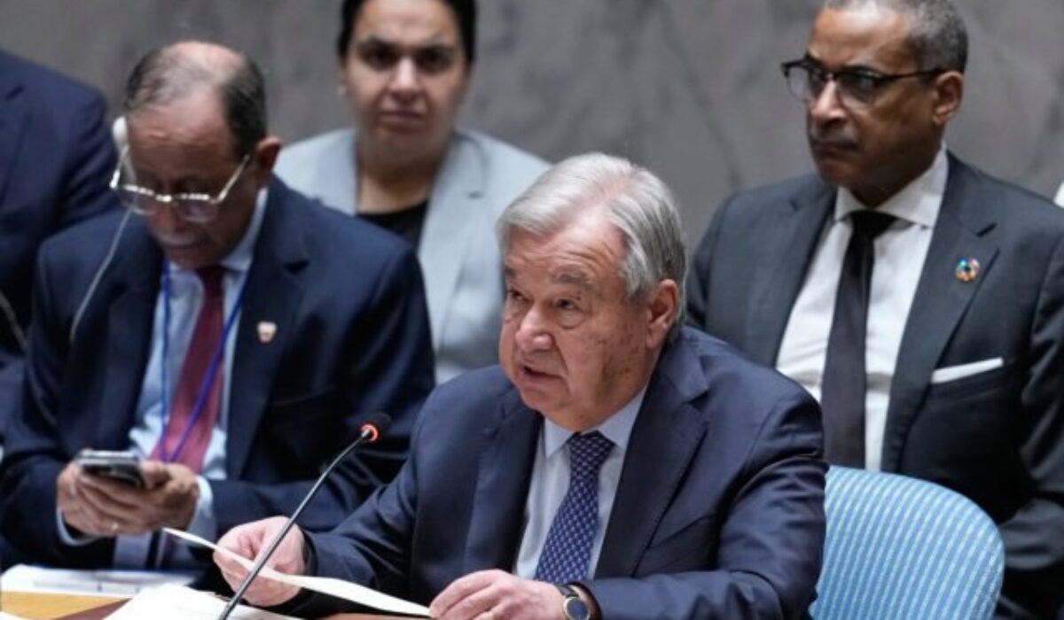 Guterres varoval pred návratom k „plnoformátovej vojne“ na Blízkom východe