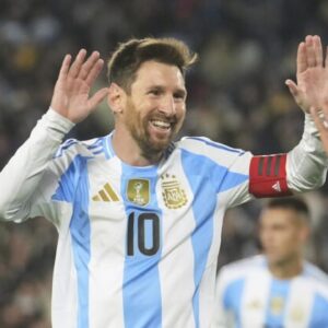 Indonézsky superfanúšik Messiho víta začiatok majstrovstiev sveta v Severnej Amerike