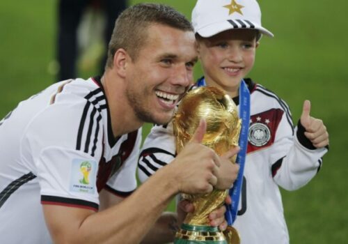 Toto špiní pamiatku mojej starej mamy. Podolski opísal odpornú krádež šperkov od zamestnancov nemocnice