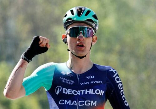 Talentovaný francúzsky cyklista Seixas mal pád, komplikuje mu jeho prípravu na Tour de France – VIDEO