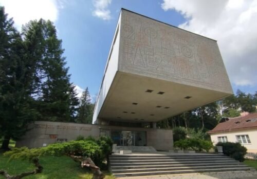 Rekonštrukcia Galérie Ľudovíta Fullu v Ružomberku sa začala, projekt jej má vrátiť pôvodnú podobu – VIDEO